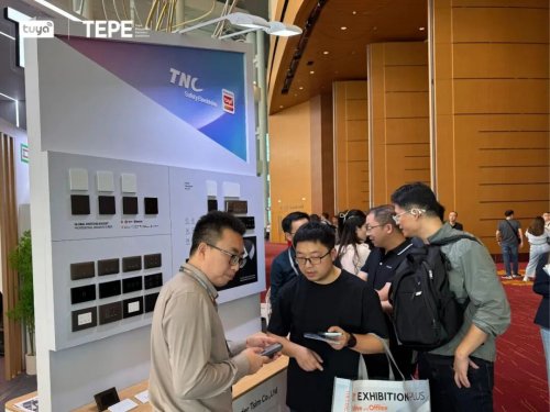 涂鸦智能2025香港秋灯展开启照明新体验AG真人百家家乐appAI照明能“读心”(图1)