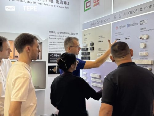 涂鸦智能2025香港秋灯展开启照明新体验AG真人百家家乐appAI照明能“读心”(图6)